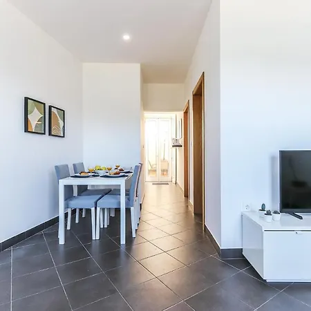 Portucale ! Concept Campo Ourique דירה *